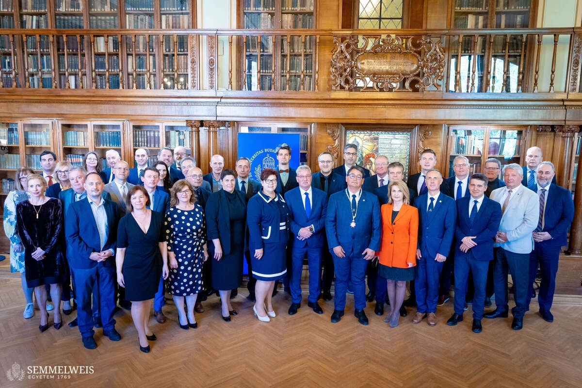 Új lendületet ad a szakorvosképzésnek a Semmelweis Egyetem és a kórházak együttműködése